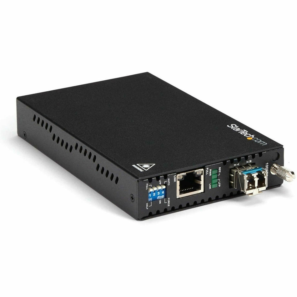 StarTech.com Gigabit Ethernet Copper-to-Fiber Media Converter - SM LC - 10 km - Ethernet Media Converter - GbE Converter - ET91000SM10
