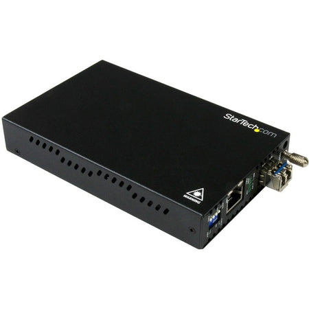 StarTech.com Gigabit Ethernet Copper-to-Fiber Media Converter - SM LC - 20 km - Ethernet Media Converter - GbE Converter - ET91000SM20