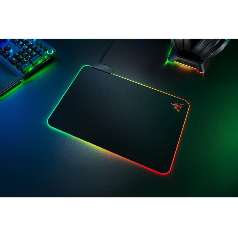 Razer Firefly V2 Mouse Pad - RZ02-03020100-R3U1