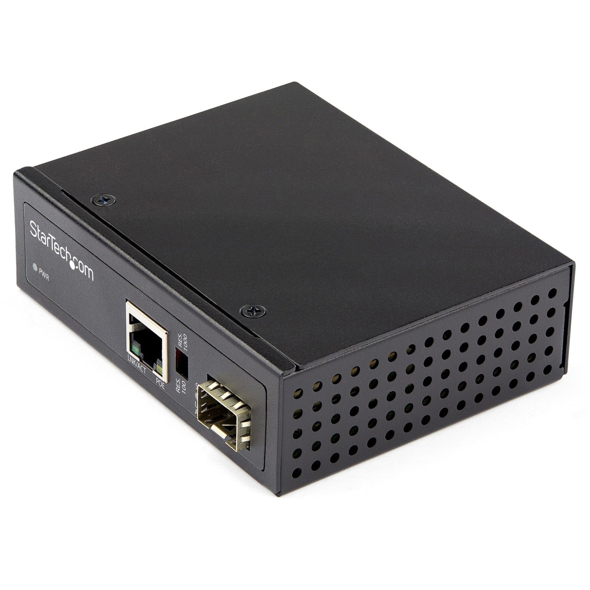 StarTech.com PoE+ Industrial Fiber to Ethernet Media Converter 60W - SFP to RJ45 - SM/MM Fiber to Gigabit Copper IP-30 - IMC1GSFP60W