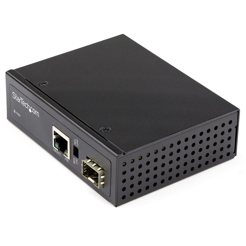 StarTech.com PoE+ Industrial Fiber to Ethernet Media Converter 60W - SFP to RJ45 - SM/MM Fiber to Gigabit Copper IP-30 - IMC1GSFP60W